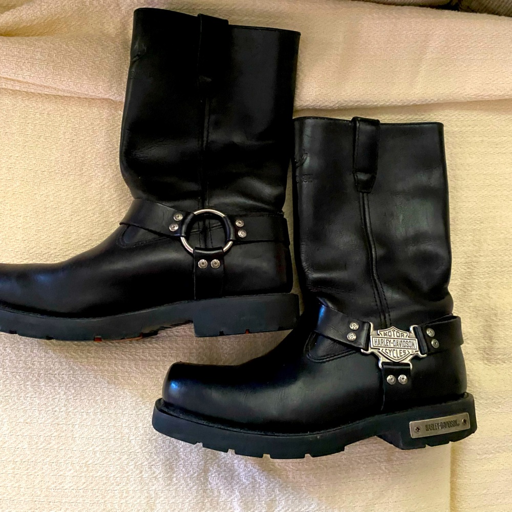 Men’s size 9 Harley Davidson motorcycle boots. Gently worn. Like brand new. $70